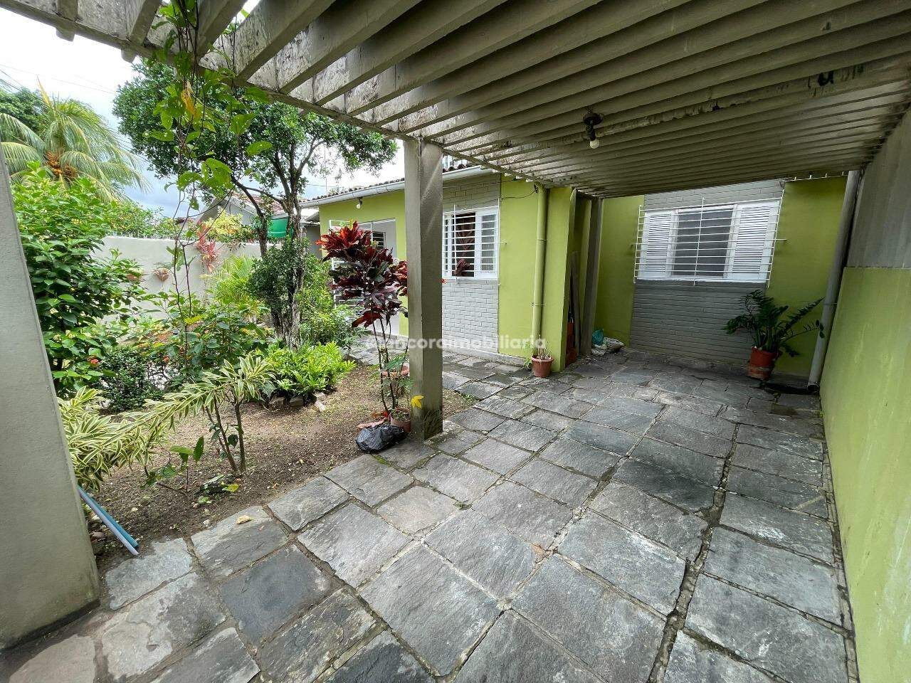 Casa para aluguel no Cordeiro: 