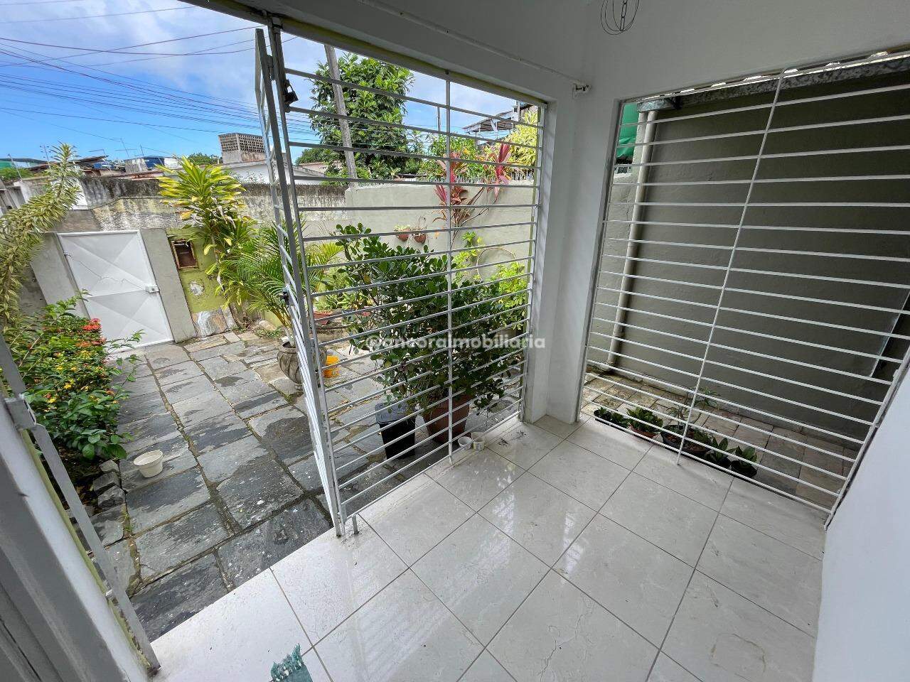 Casa para aluguel no Cordeiro: 