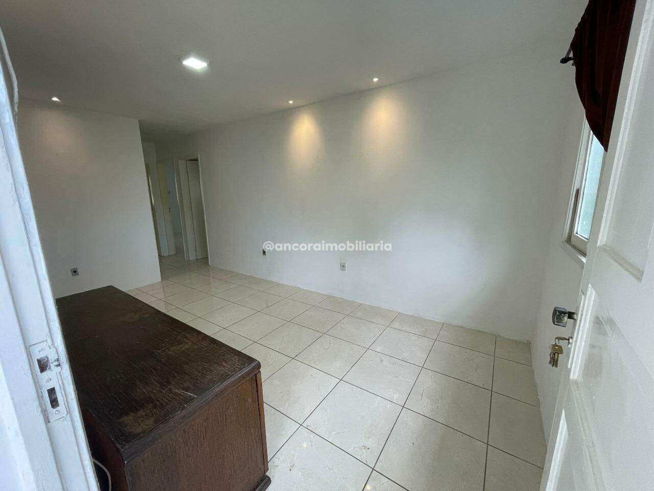 Casa para aluguel no Cordeiro: 
