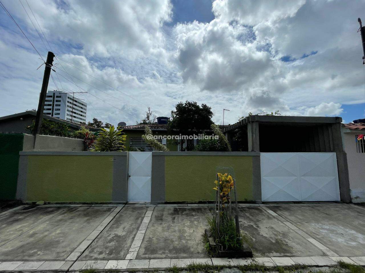 Casa para aluguel no Cordeiro: 