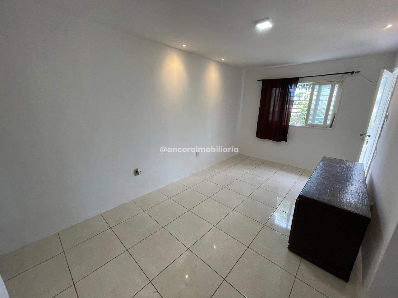Casa para aluguel no Cordeiro: 