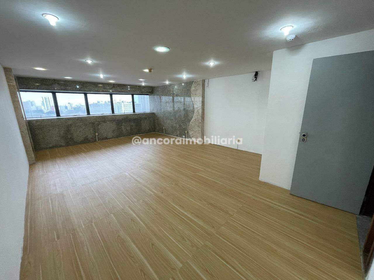 Sala para aluguel no Espinheiro: