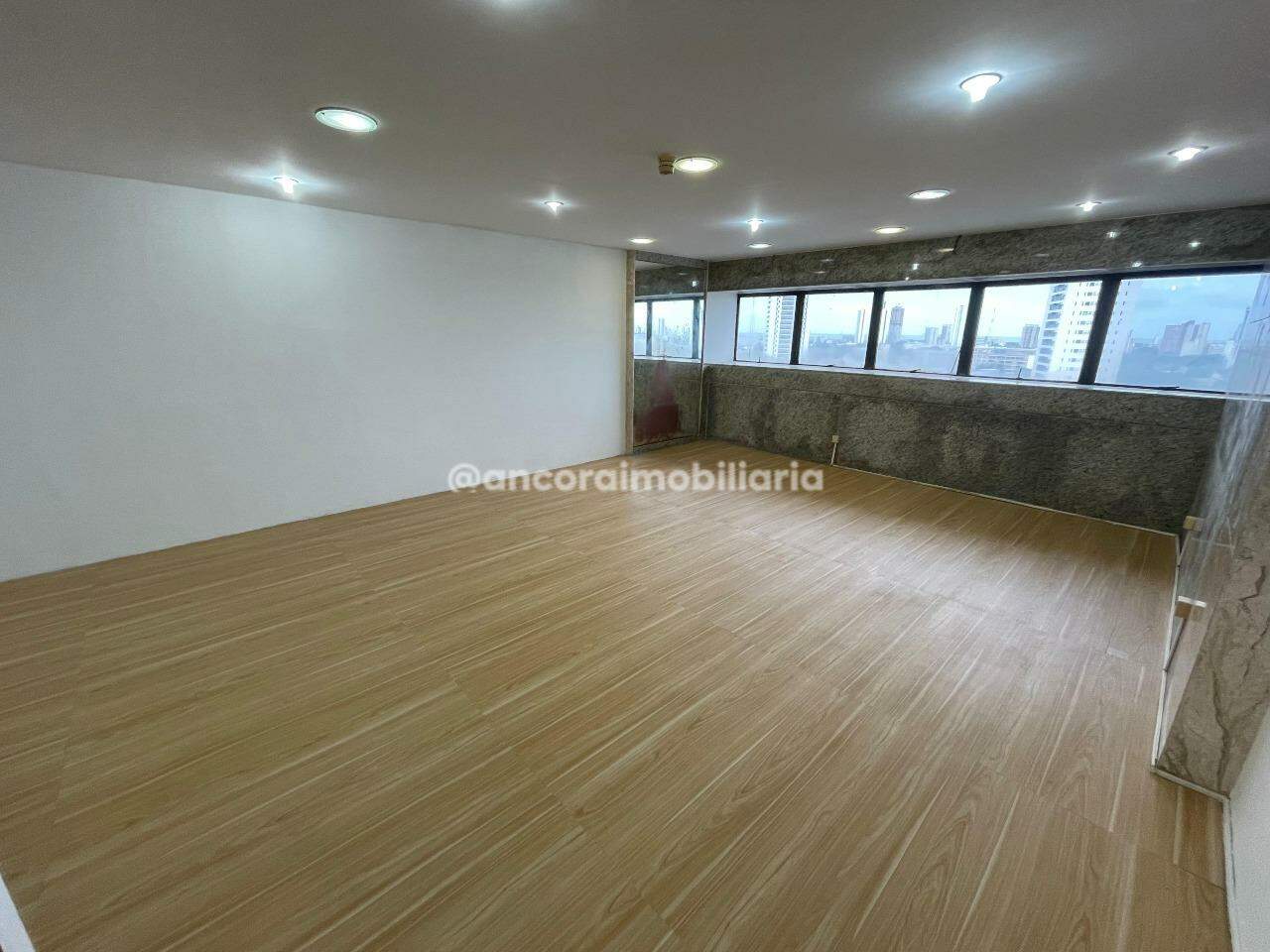 Sala para aluguel no Espinheiro: