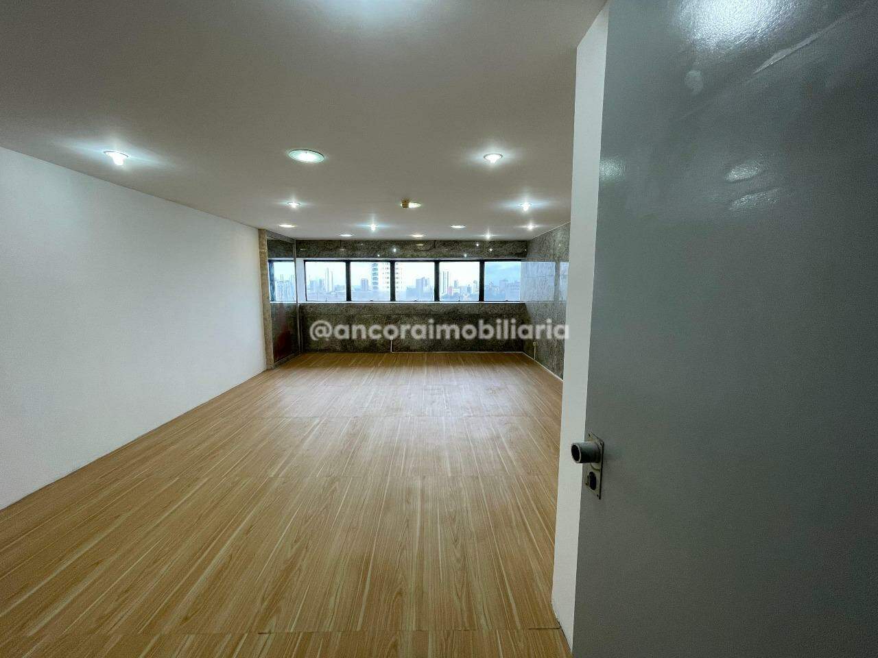 Sala para aluguel no Espinheiro: 