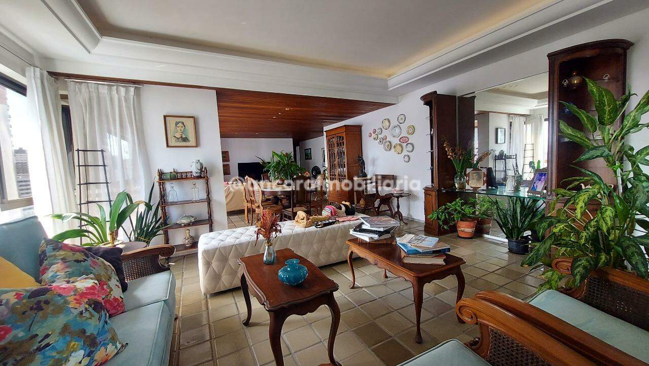 Apartamento à venda no Graças: