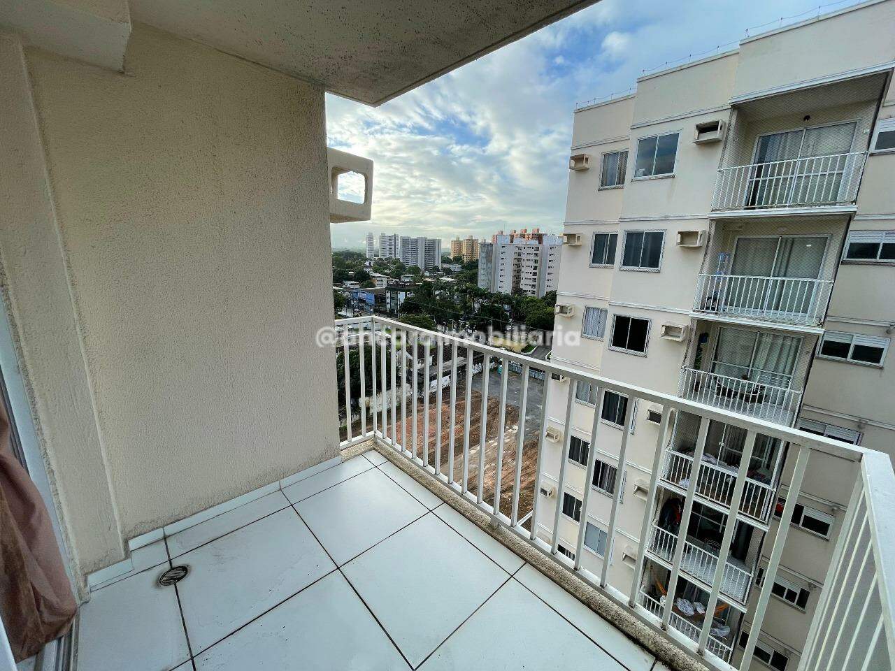 Apartamento para aluguel no Barro: 
