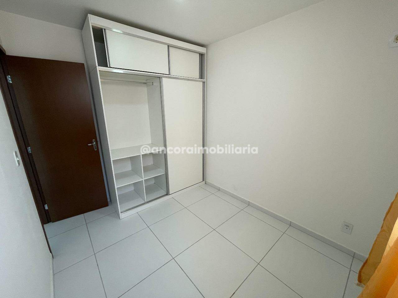 Apartamento para aluguel no Barro: 