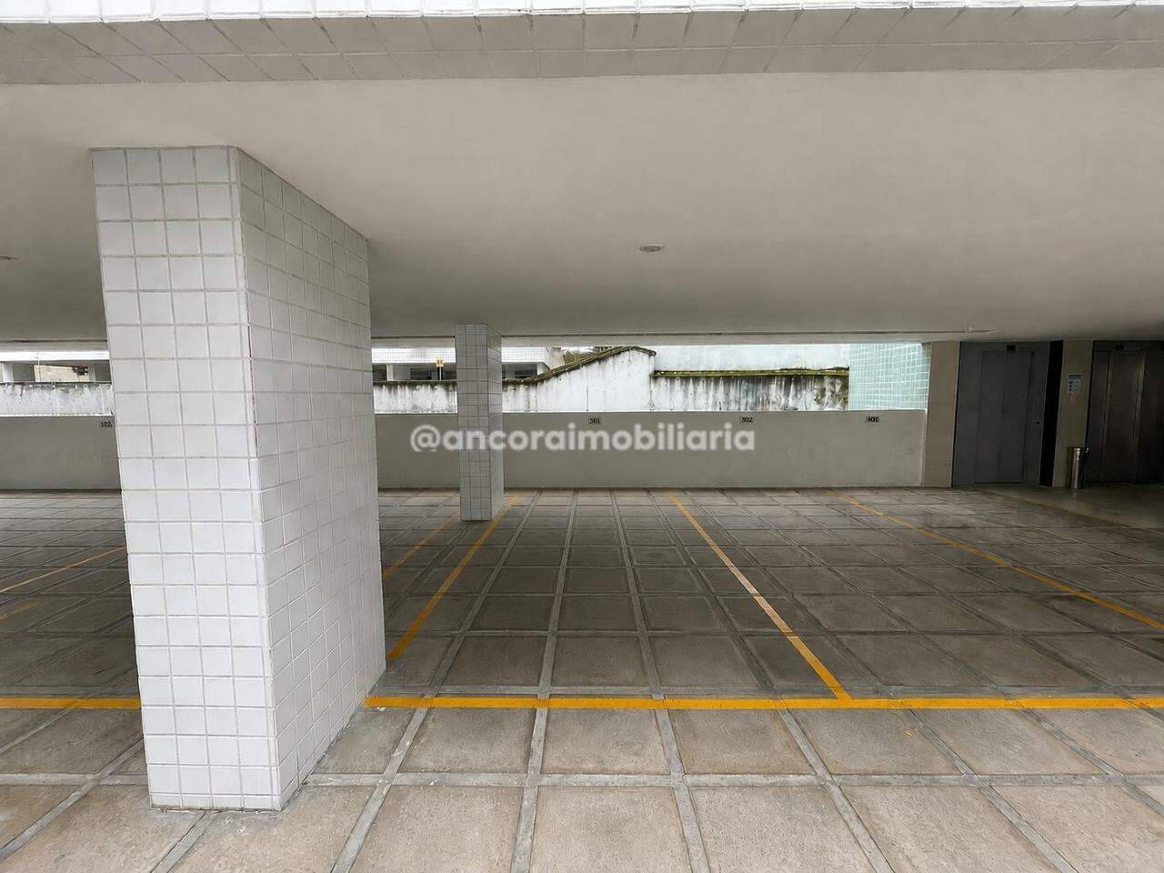 Apartamento para aluguel no Aflitos: 