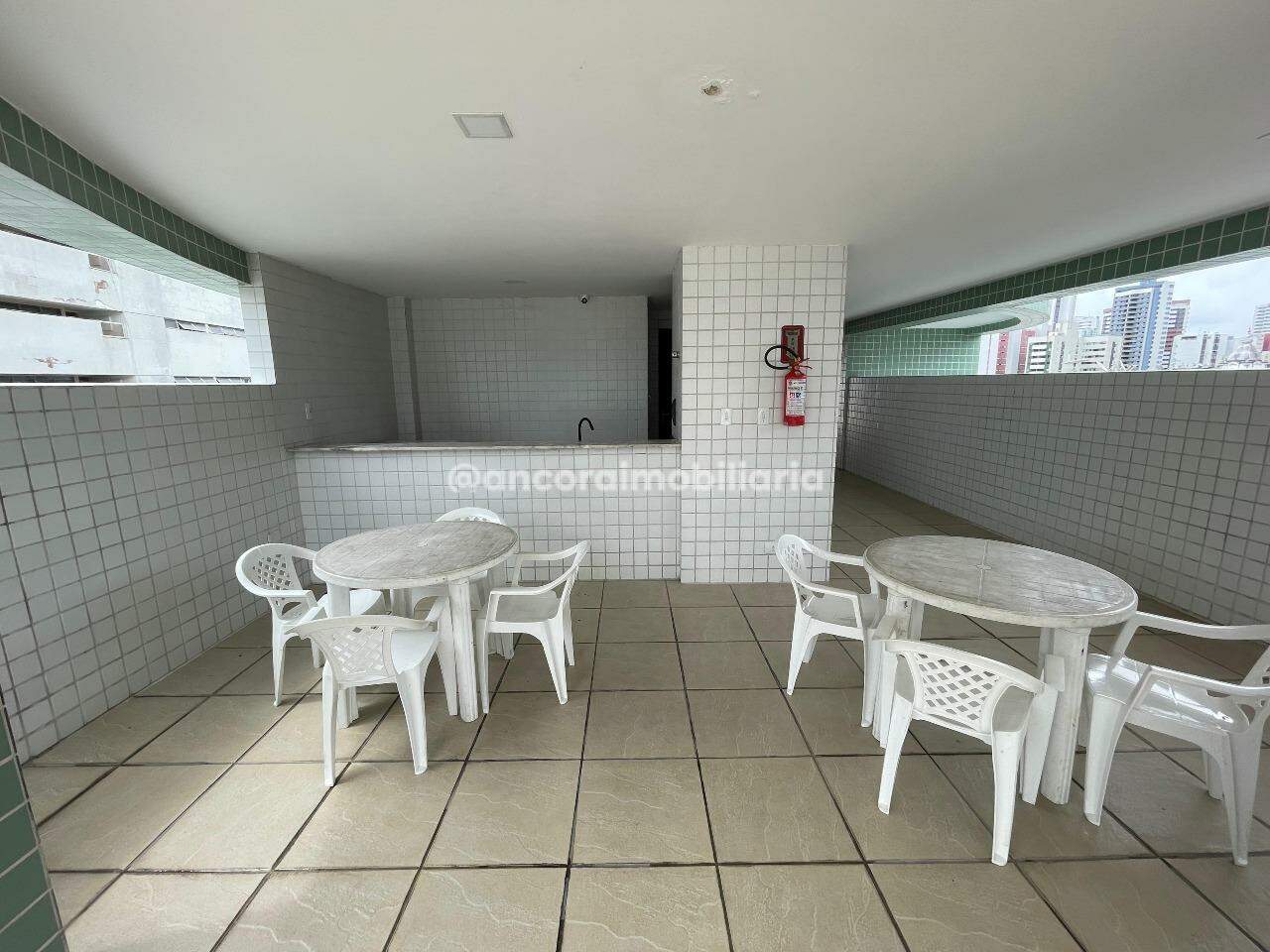 Apartamento para aluguel no Aflitos: 