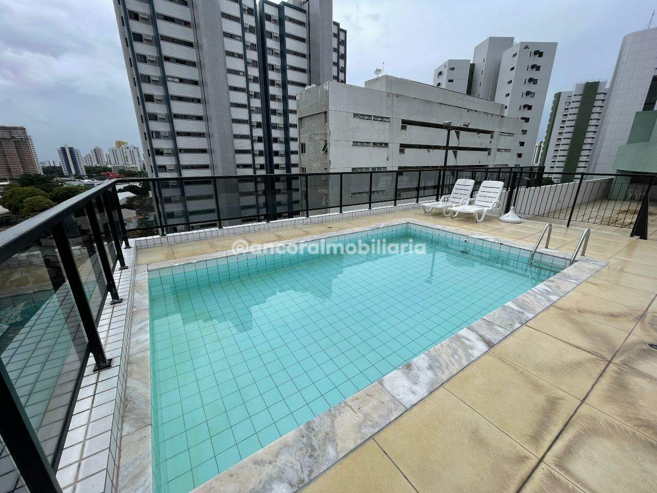Apartamento para aluguel no Aflitos: 