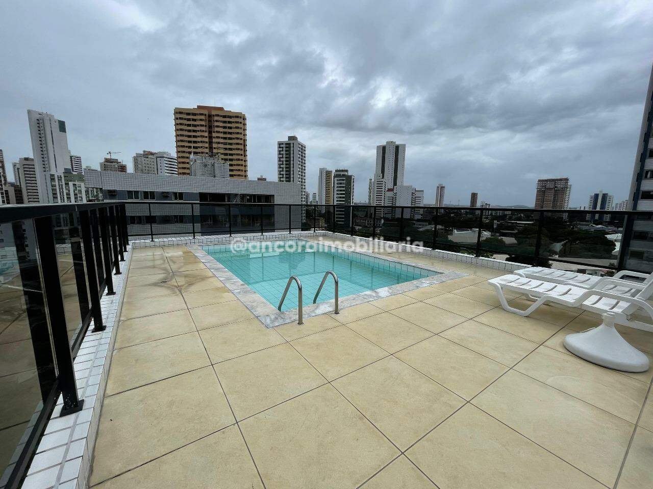 Apartamento para aluguel no Aflitos: 