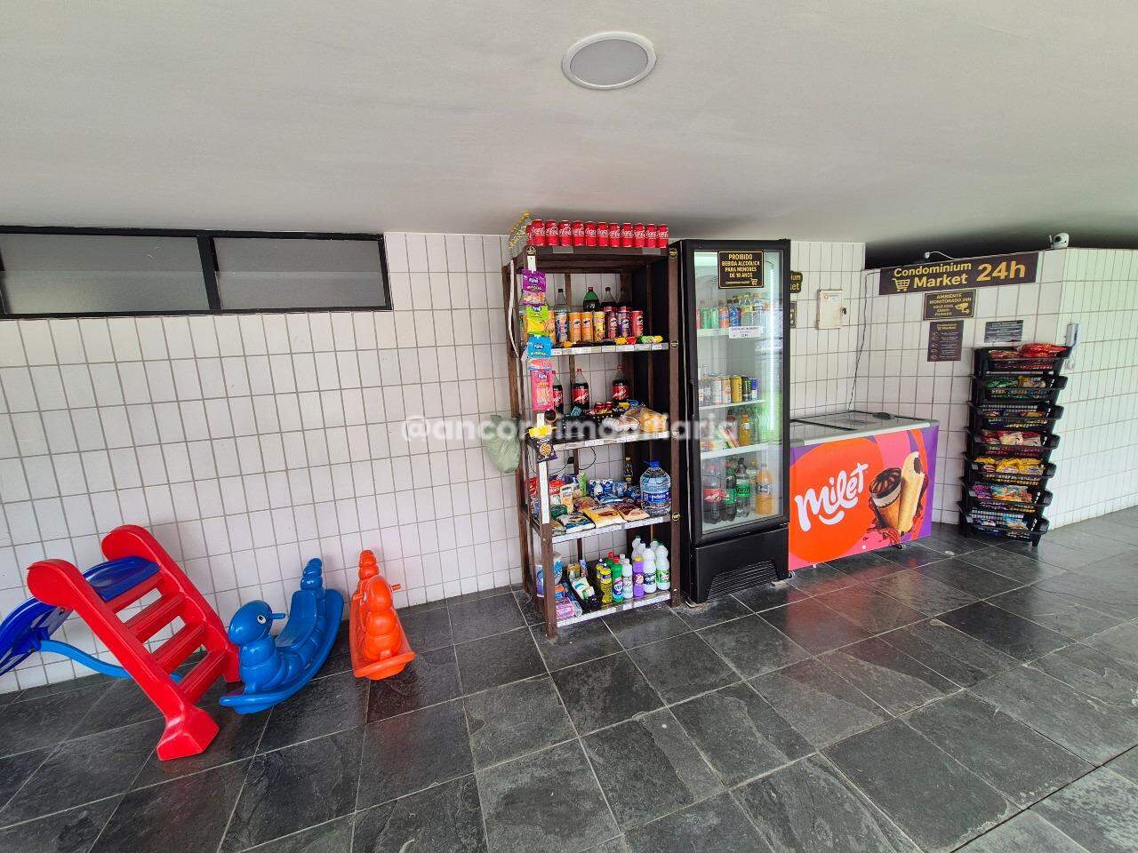 Apartamento à venda no Boa Viagem: Mercadinho
