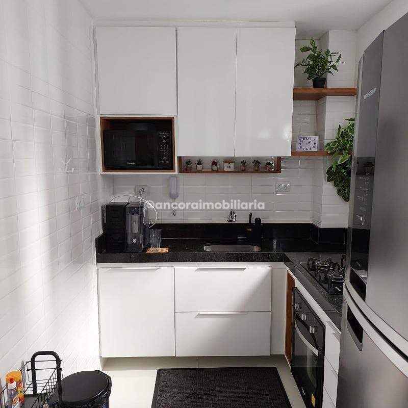 Apartamento à venda no Boa Viagem: Cozinha c/ MIcroondas e Torre Quente