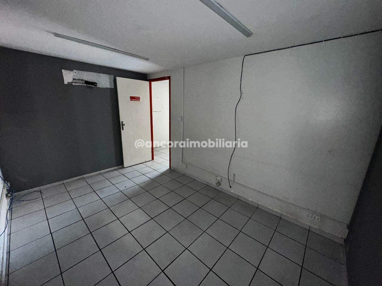 Sala para aluguel no Santo Antonio: 