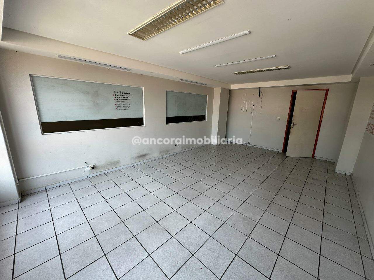 Sala para aluguel no Santo Antonio: 