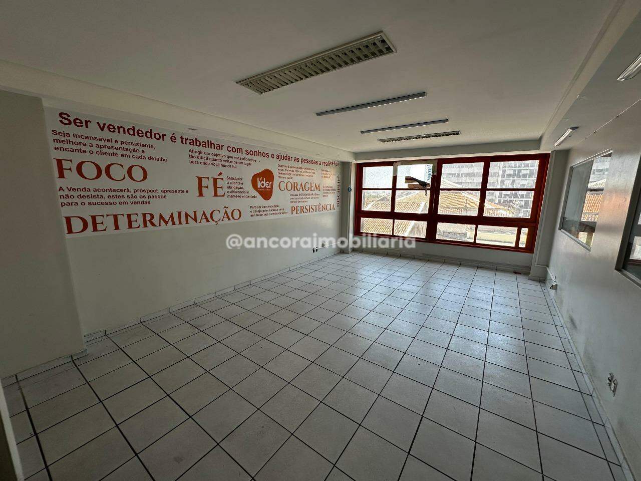 Sala para aluguel no Santo Antonio: 