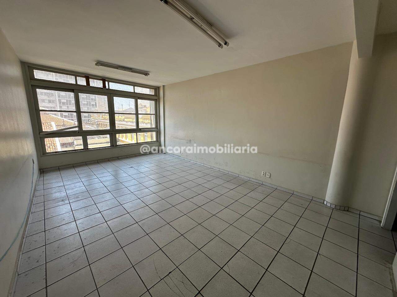 Sala para aluguel no Santo Antonio: 