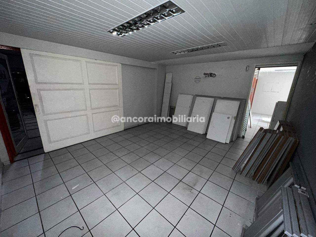 Sala para aluguel no Santo Antonio: 