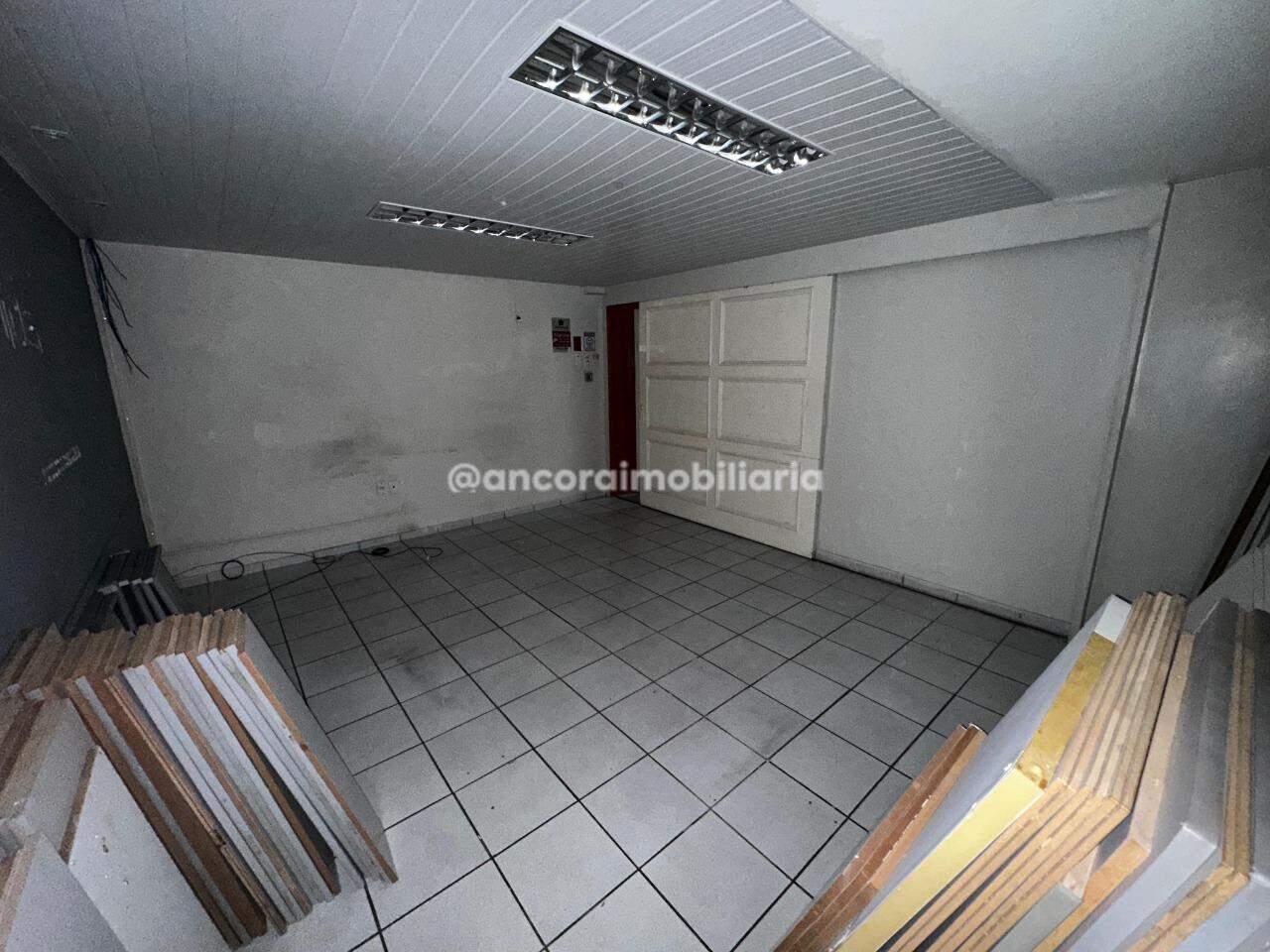 Sala para aluguel no Santo Antonio: 