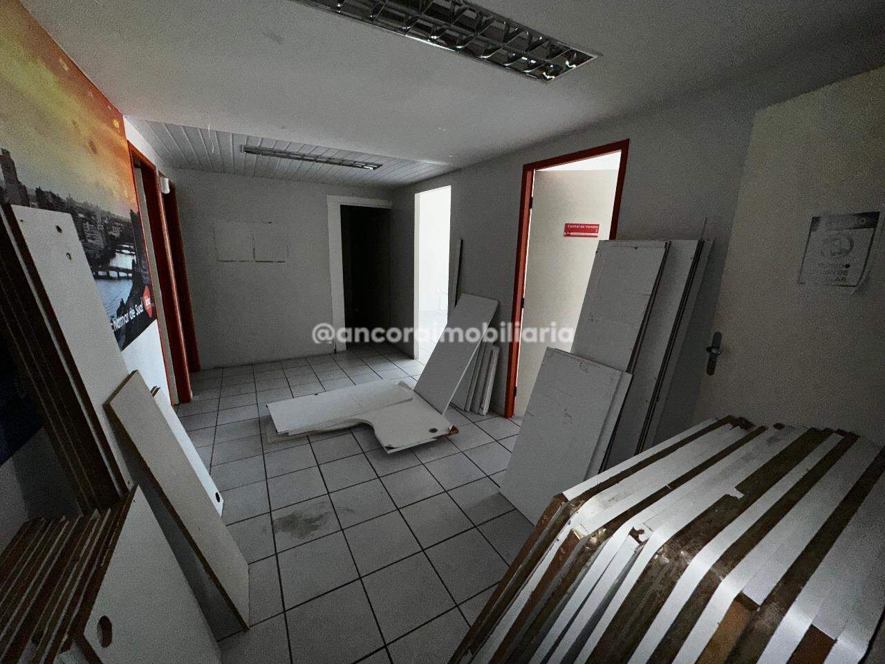 Sala para aluguel no Santo Antonio: 