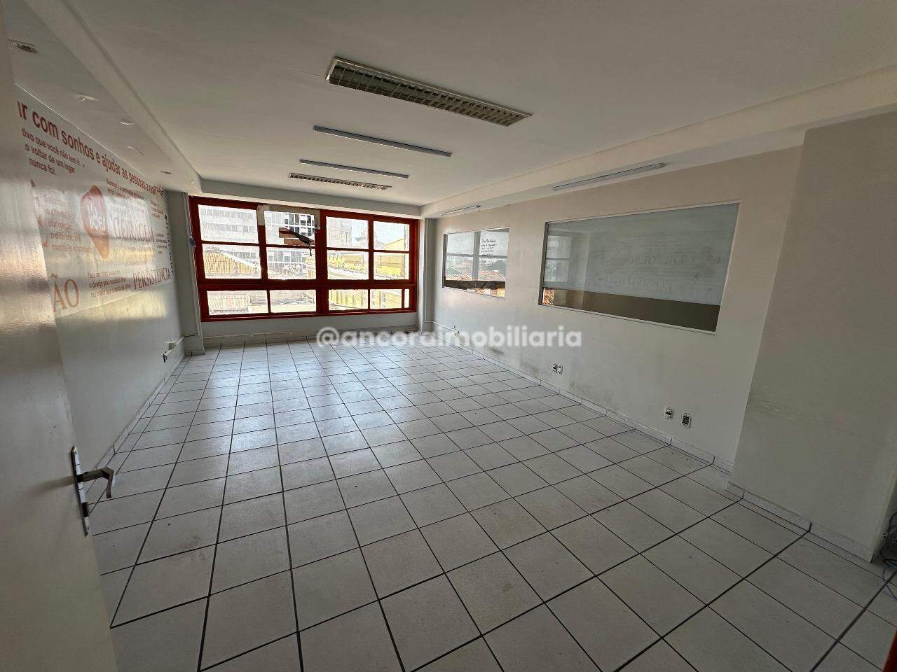 Sala para aluguel no Santo Antonio: 