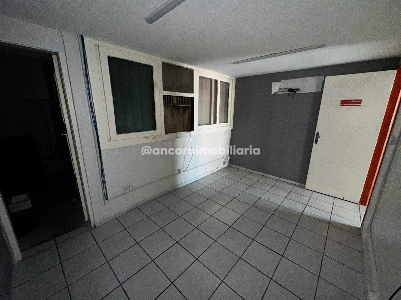 Sala para aluguel no Santo Antonio: 