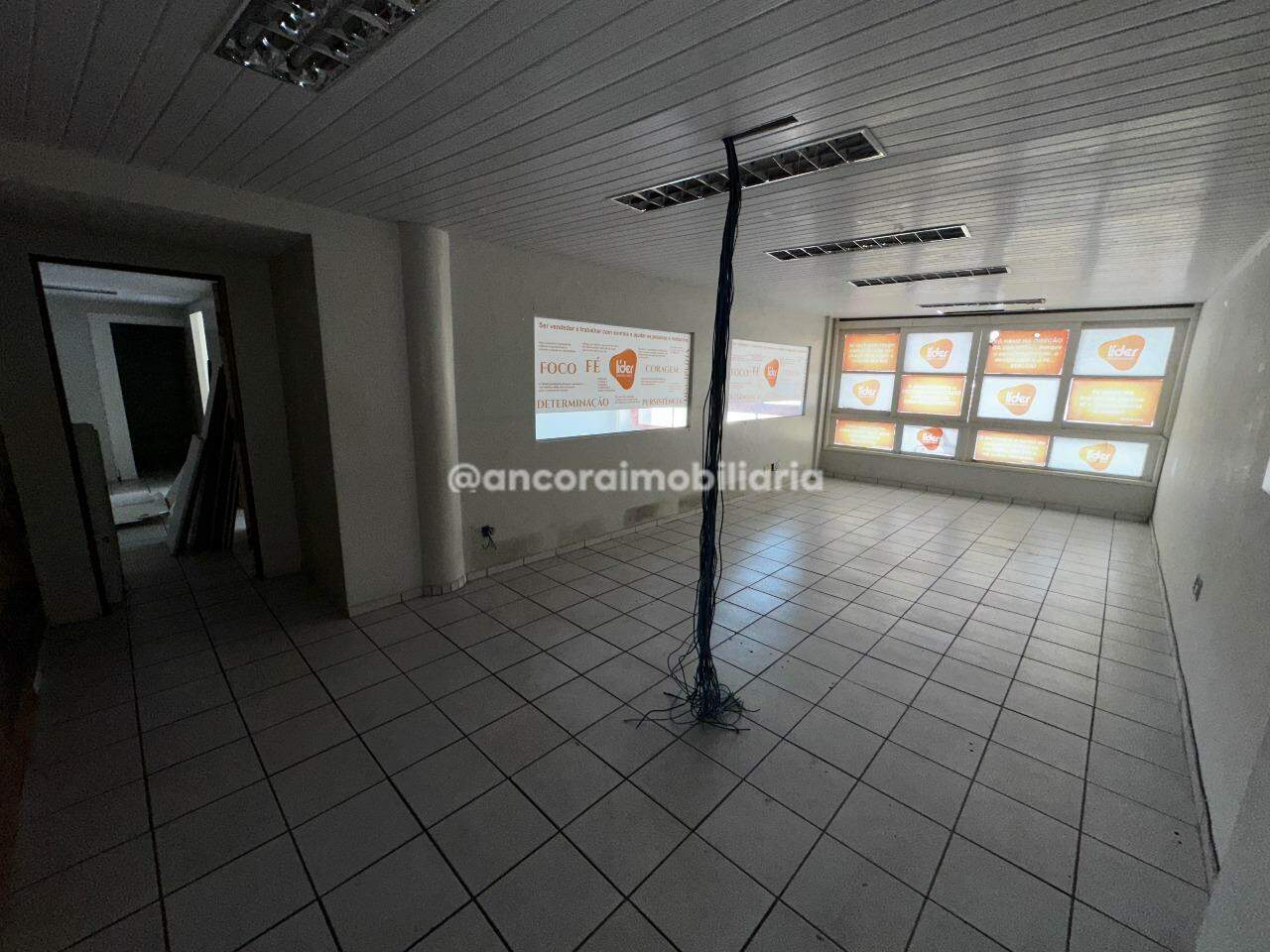 Sala para aluguel no Santo Antonio: 