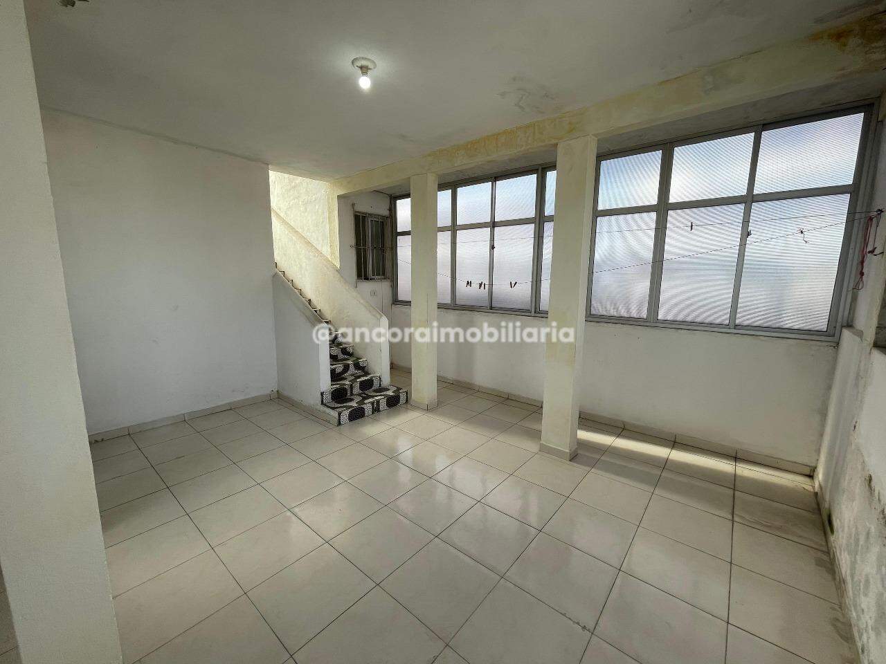 Casa para aluguel no Bongi: 