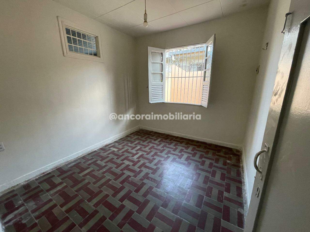 Casa para aluguel no Encruzilhada: 