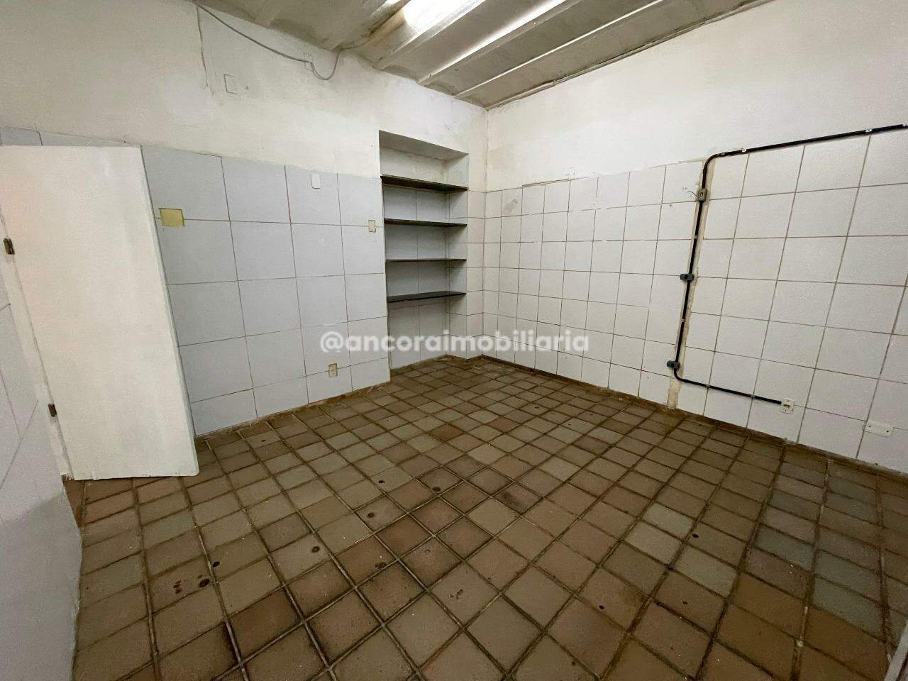 Sala para aluguel no Graças: 