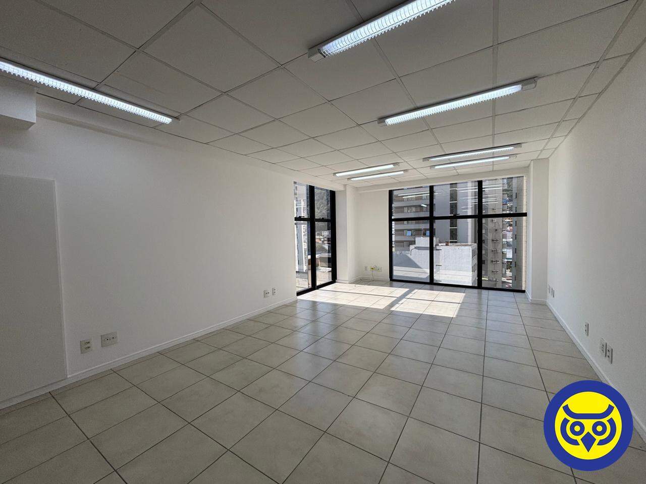 Sala para aluguel no Centro: