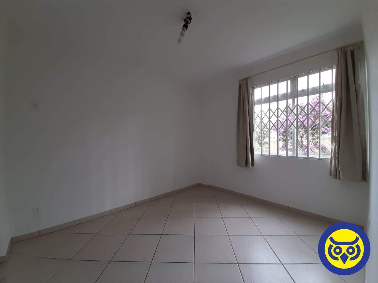 Apartamento para aluguel no Carvoeira: 