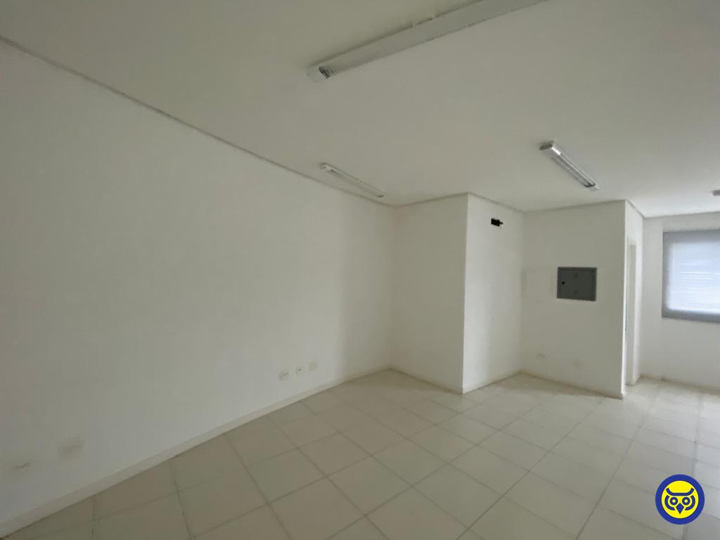 Salas/Conjuntos para aluguel no Córrego Grande: 