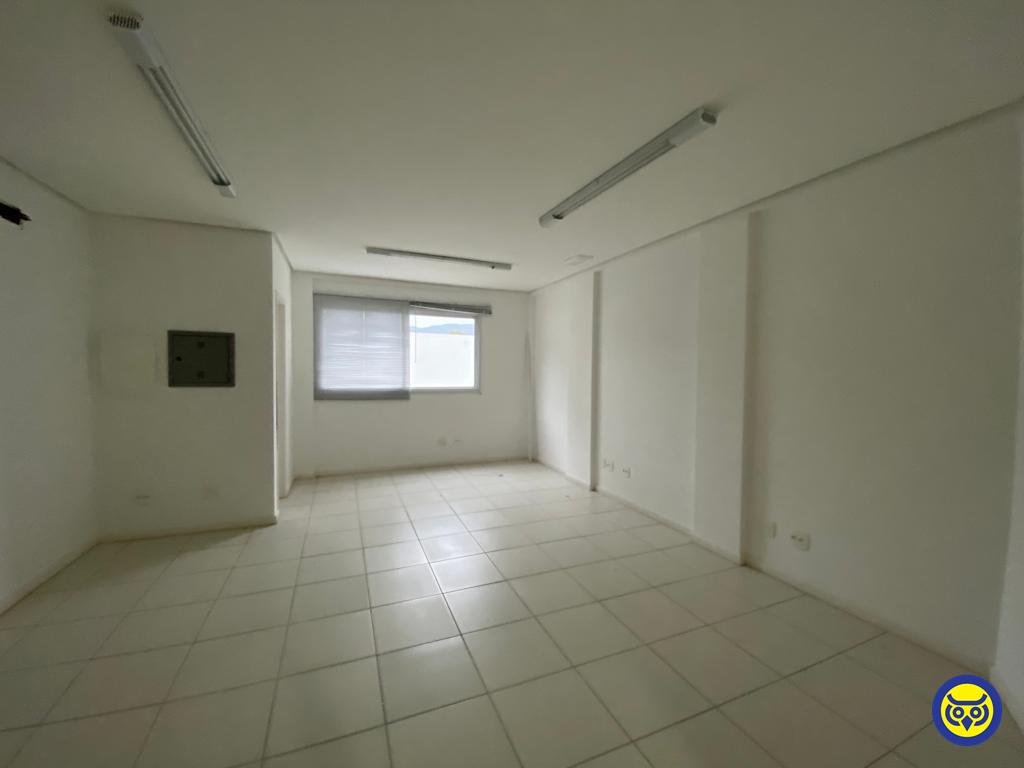 Salas/Conjuntos para aluguel no Córrego Grande: 