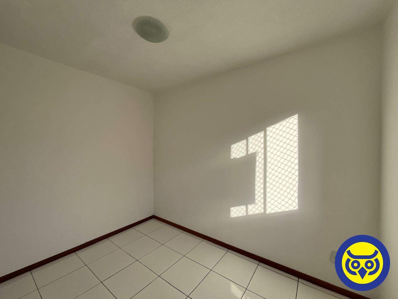 Apartamento para aluguel no Fundos: 