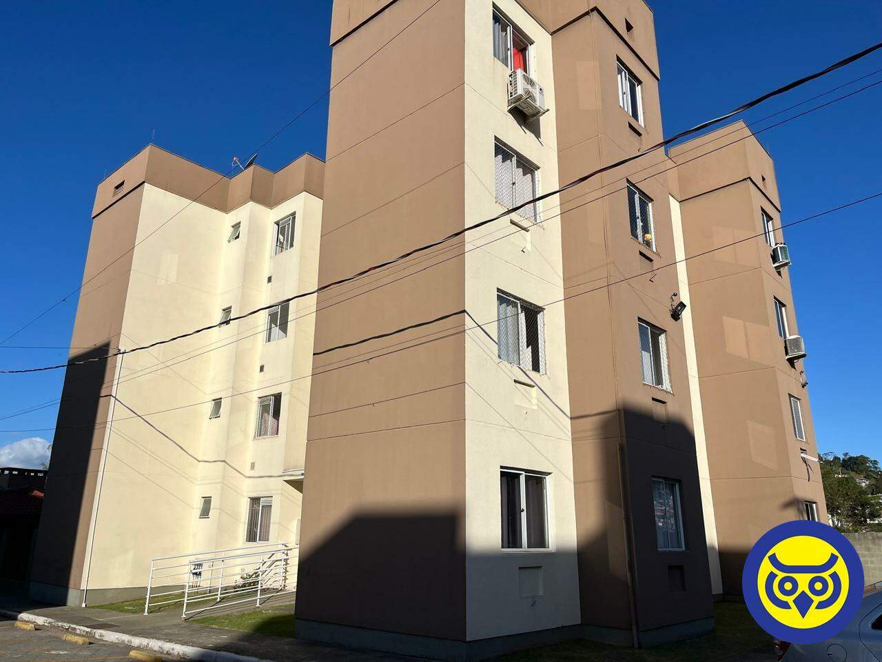 Apartamento para aluguel no Fundos: 