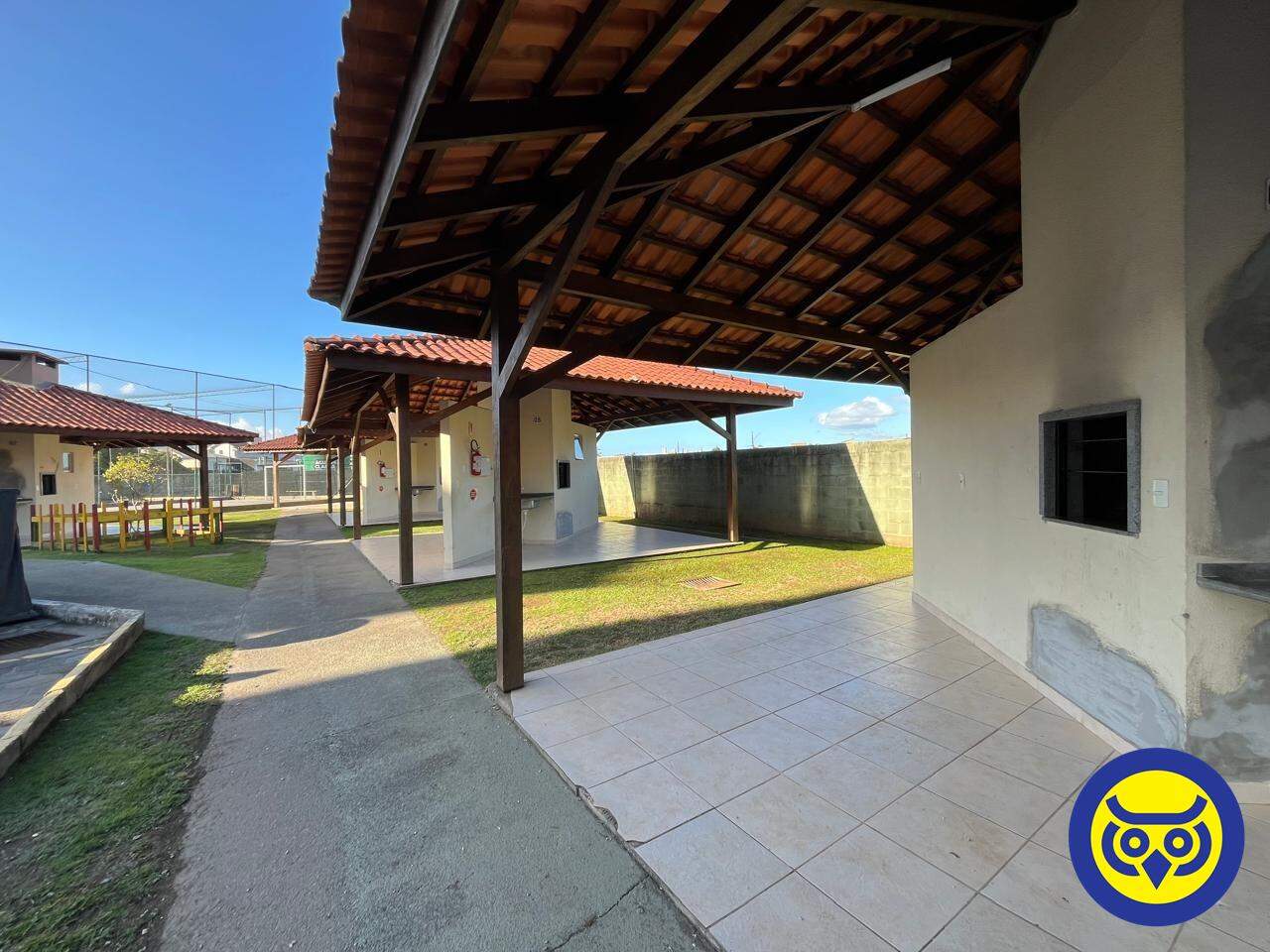 Apartamento para aluguel no Fundos: 