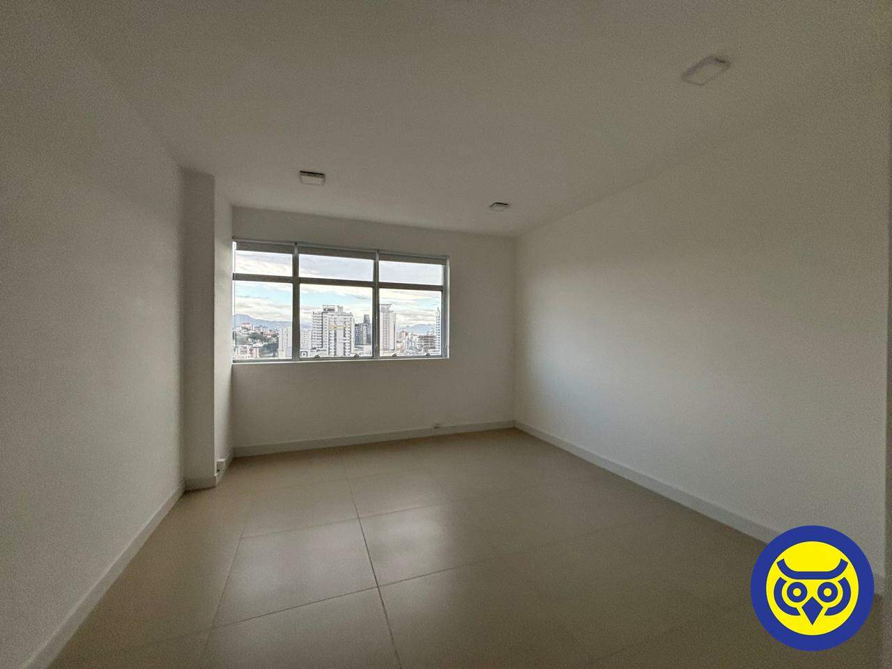 Salas/Conjuntos para aluguel no Canto: 