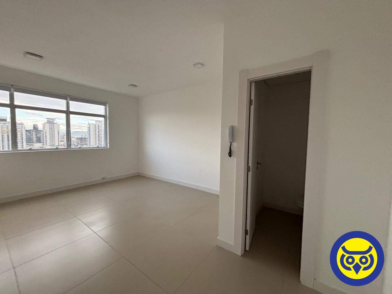 Salas/Conjuntos para aluguel no Canto: 