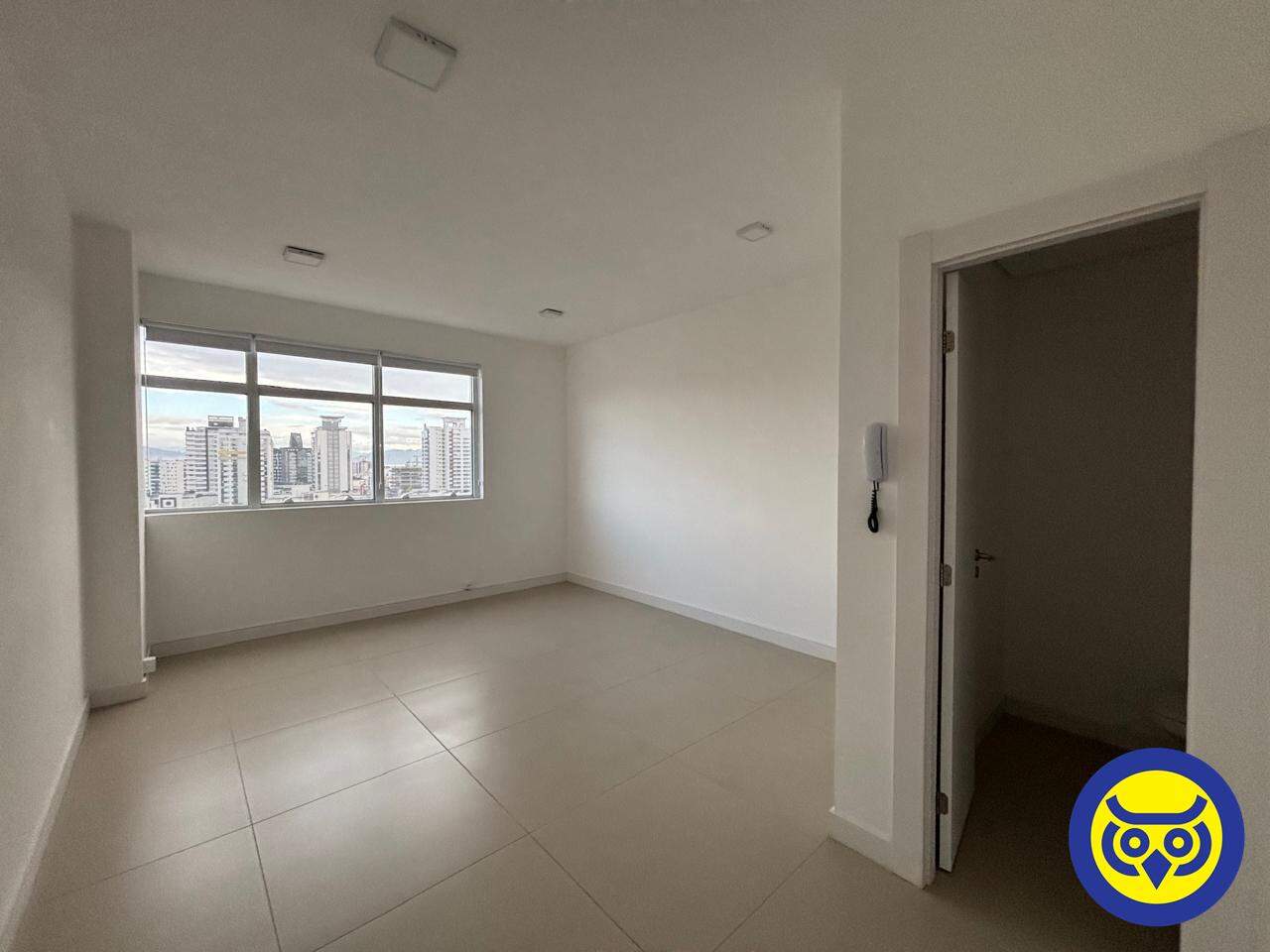 Salas/Conjuntos para aluguel no Canto: 