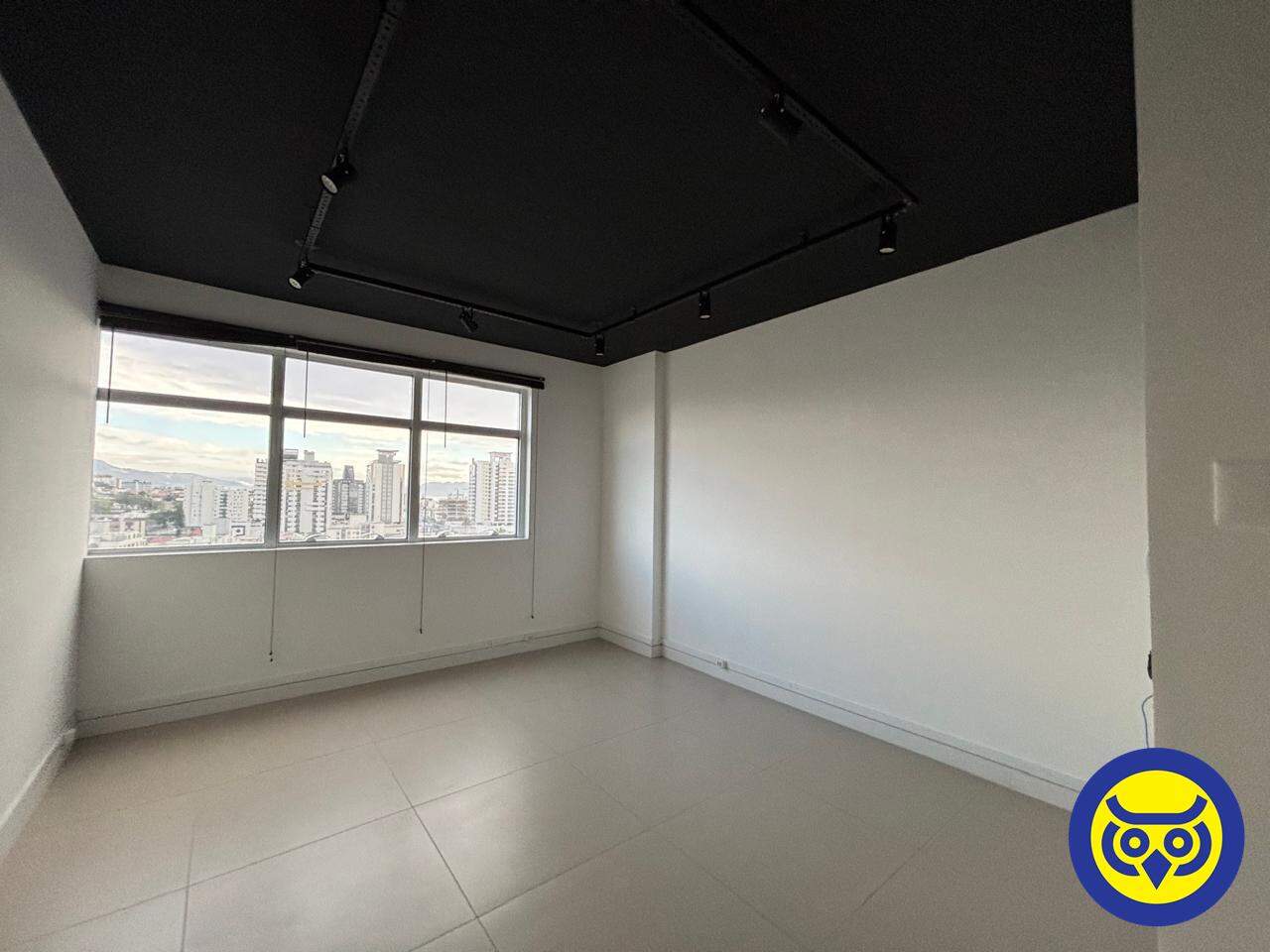 Salas/Conjuntos para aluguel no Canto: 