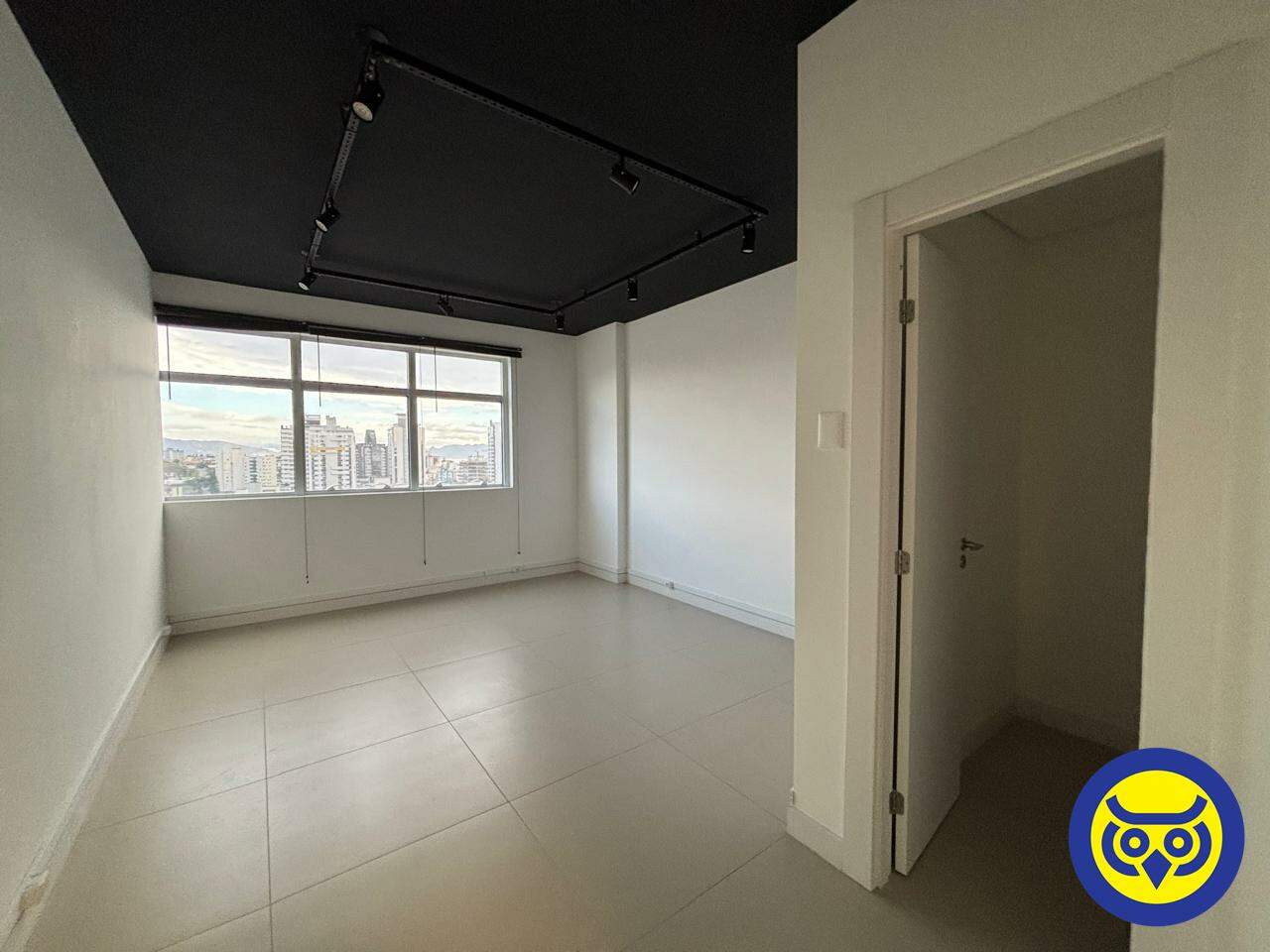 Salas/Conjuntos para aluguel no Canto: 