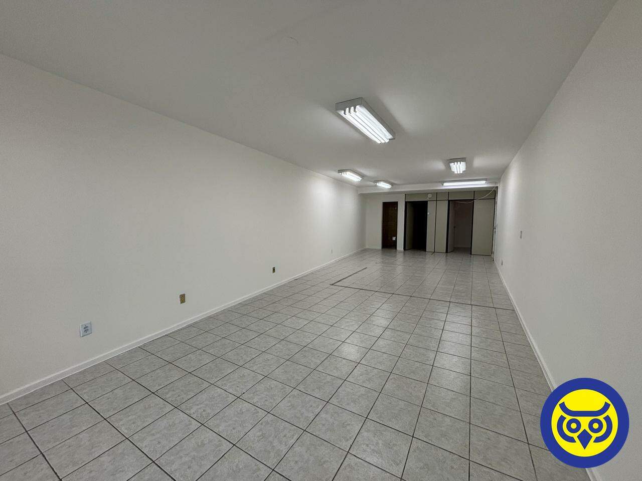 Sala para aluguel no Centro: 