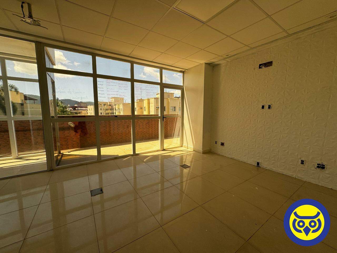 Sala para aluguel no Trindade: 