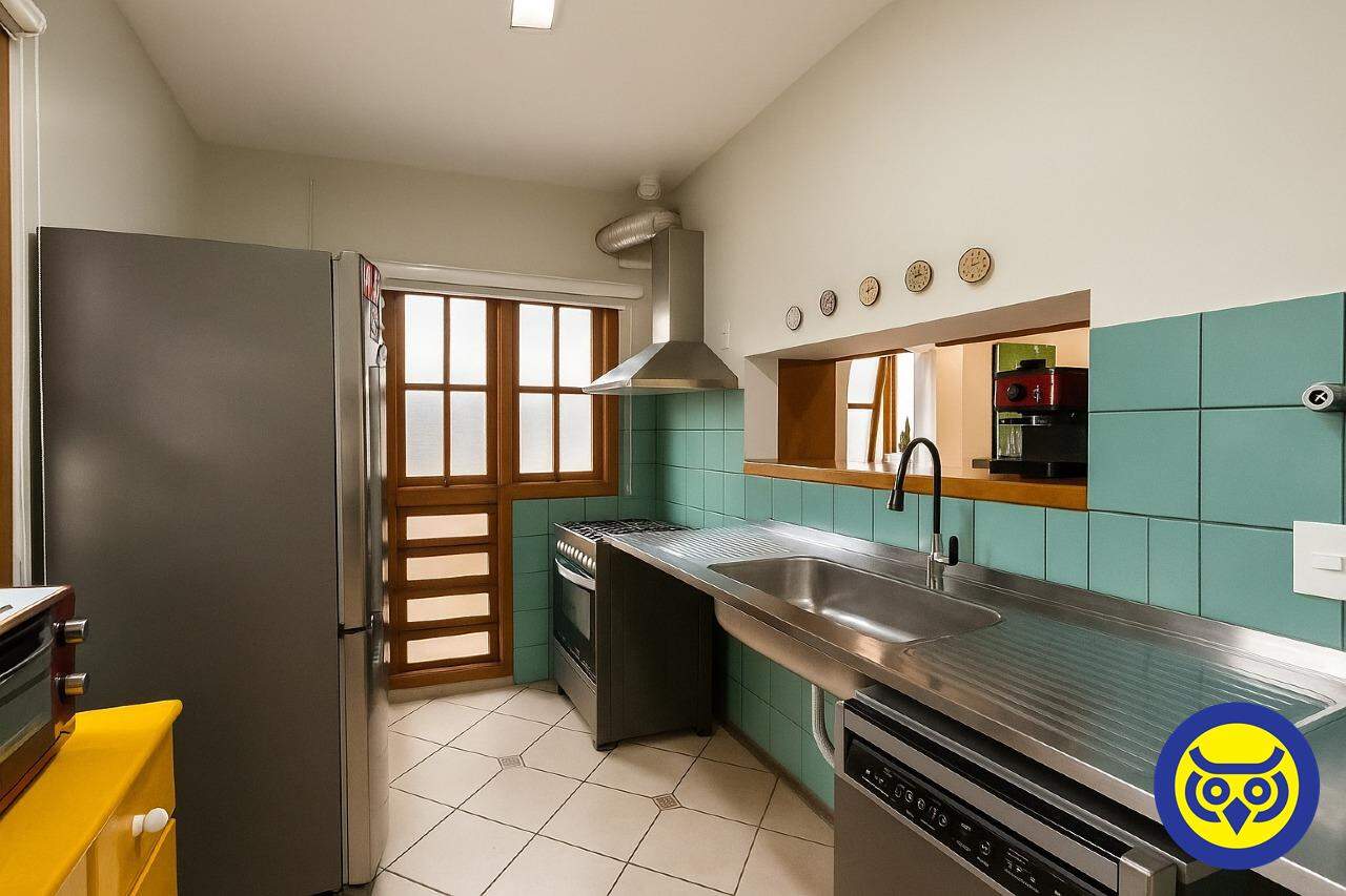 Casa para aluguel no Sambaqui: 
