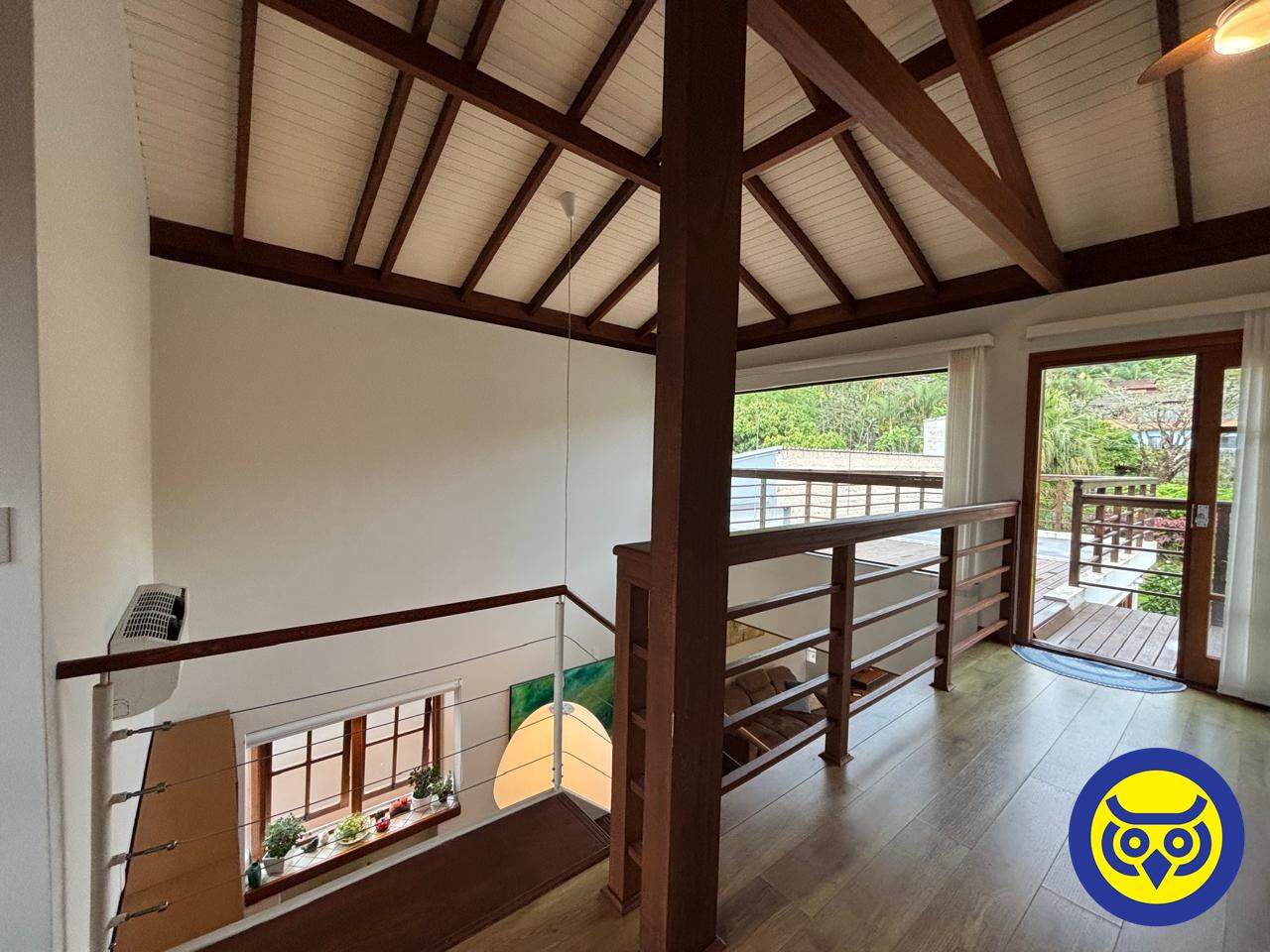 Casa para aluguel no Sambaqui: 