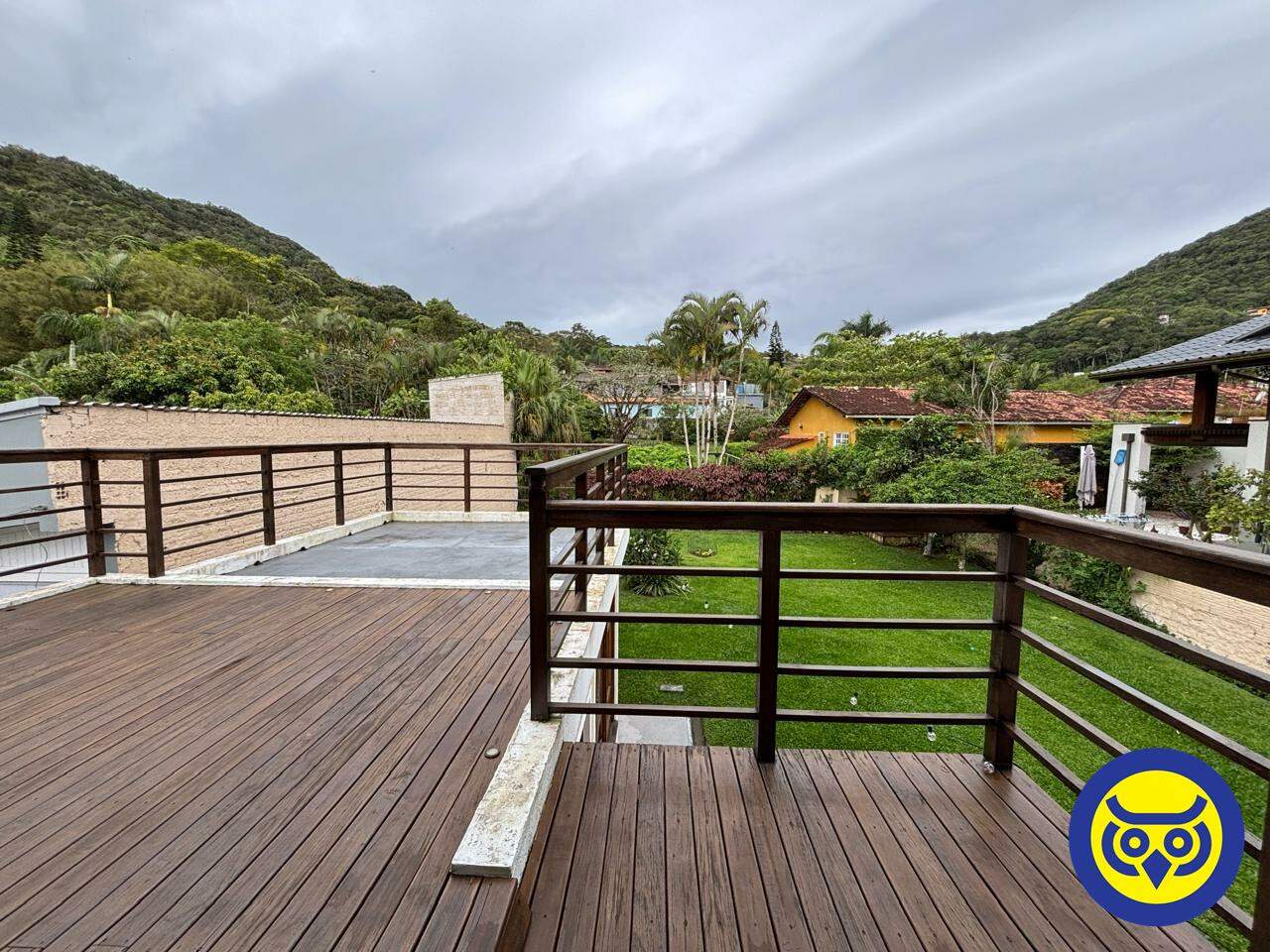 Casa para aluguel no Sambaqui: 