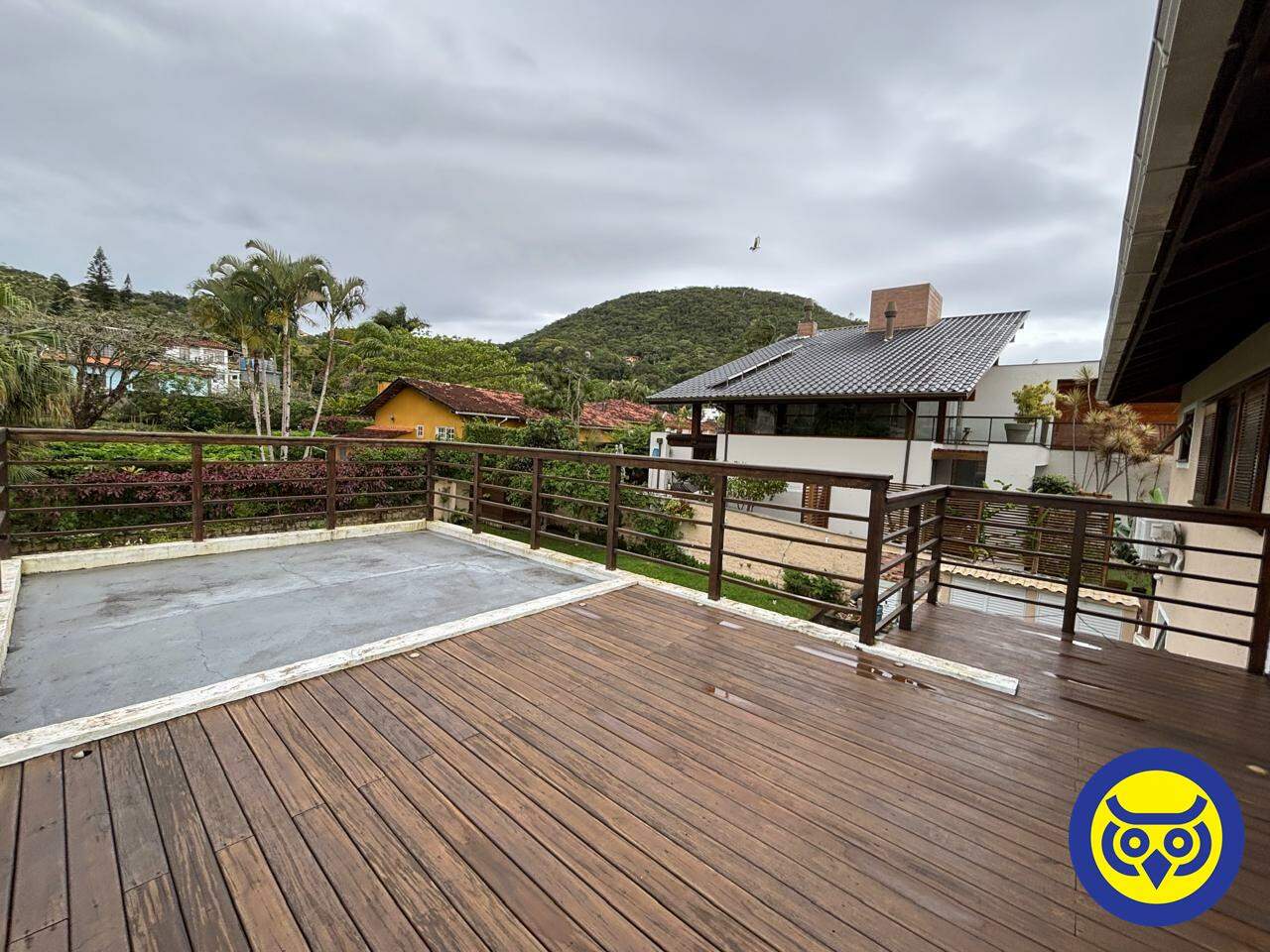Casa para aluguel no Sambaqui: 