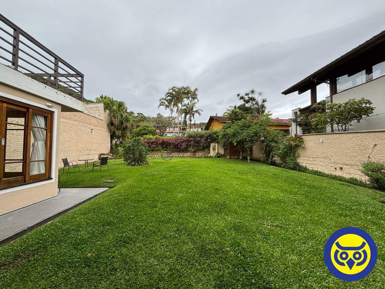 Casa para aluguel no Sambaqui: 