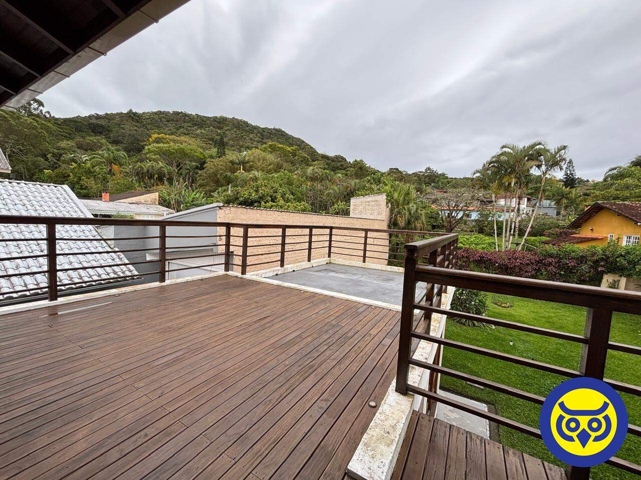 Casa para aluguel no Sambaqui: 